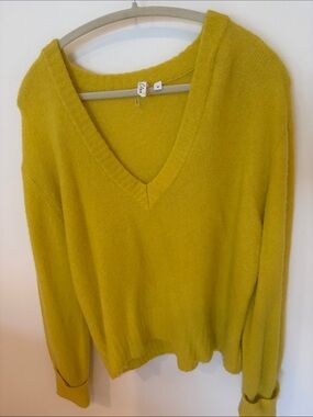 Elan V-Neck Sweater in Mustard